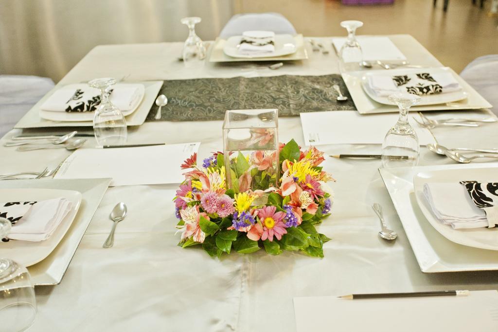 The Exchange Regency Residence Hotel Managed By Hii Pasig City Eksteriør billede